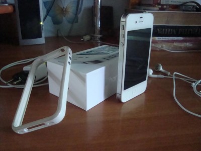 iPhone 4S (white)1.jpg